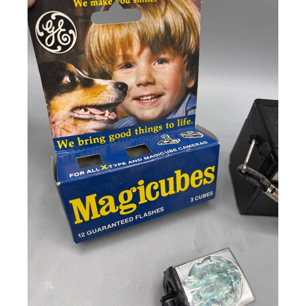 Vintage Imperial Magimatic X50‎ 126 Film Camera with GE Magicubes Flash Cubes